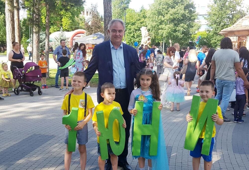 Община Плевен: Поздравление на кмета Георг Спартански за 1 юни