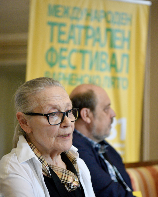 Младите са отблъснати от начина, по който опитваме да се конструираме като стабилна държава, смята Цветана Манева