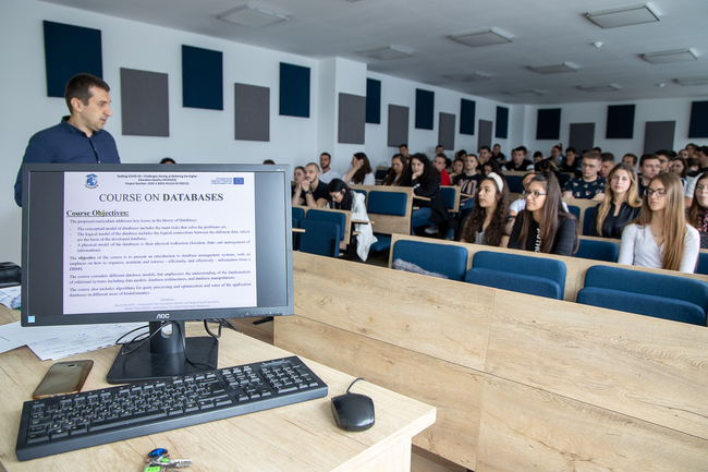 Студенти от ЮЗУ „Неофит Рилски“ се запознаха с два нови онлайн курса – по биоинформатика и по бази от данни