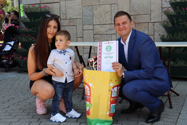 Община Хасково: Децата-участници във фотоконкурса „Аз съм българче!“ бяха наградени днес 