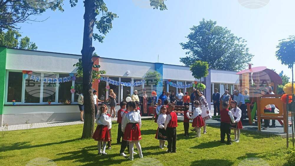 Откриха нов корпус на детска градина в ямболското село Роза