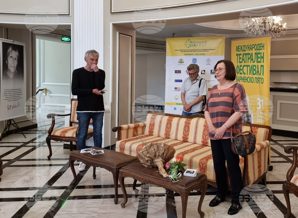 Варна - изложба за Юлия Огнянова