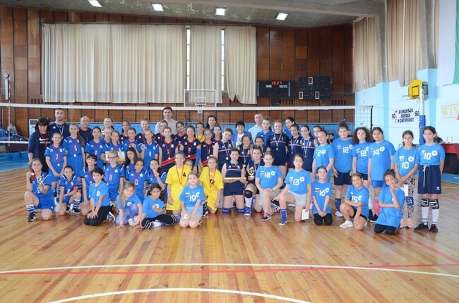 Община Видин: Десетки момичета се включиха във волейболен турнир във Видин