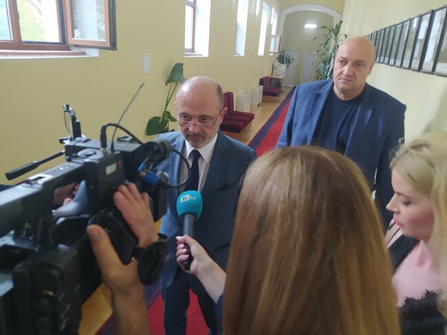Дейността на Специализираната болница за рехабилитация в Котел е саботирана през последните месеци, смята министър Асен Меджидиев