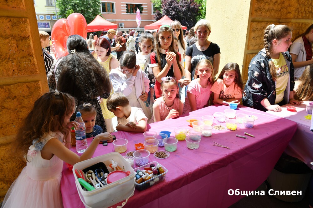 Община Сливен: Забавленията за децата в Сливен продължават до 20 часа на 1 юни