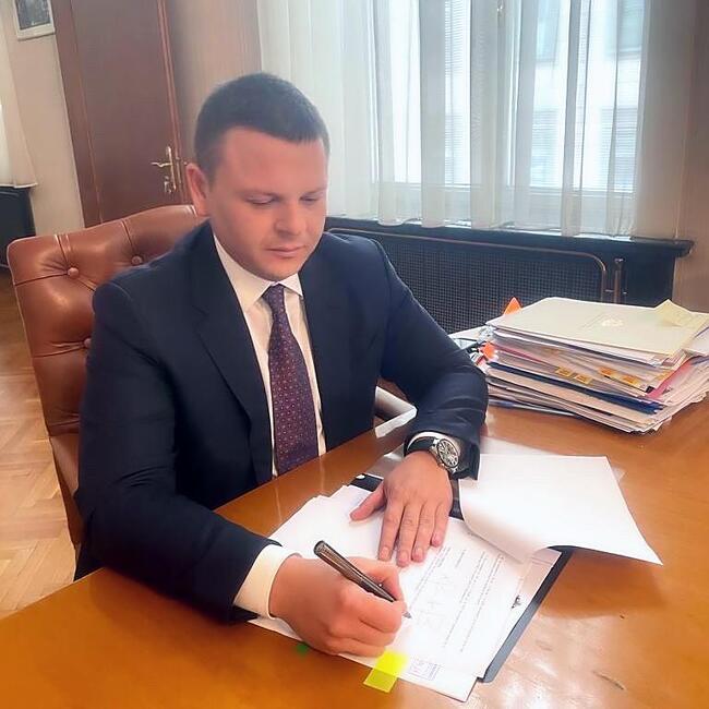 МТС: Вицепремиерът Христо Алексиев подписа решението за избор на изпълнител за извършване на полети с вертолети за нуждите на спешната медицинска помощ по въздуха (HEMS)