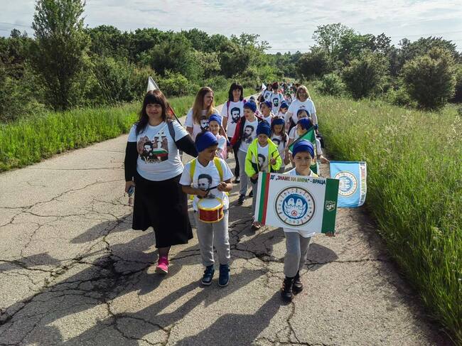 За шеста година деца от Враца се включиха в част от похода по стъпките на Ботевата чета