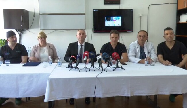 МИА: В Университетската клиника за травматология и ортопедия в Северна Македония за пръв път е извършена операция на коляното с помощта на робот