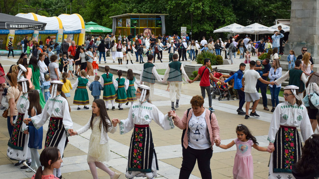 Благоевград - хоро - Ръка за ръка