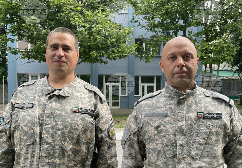 Военнослужещи от Военновъздушните сили спасиха от удавяне дете и майка