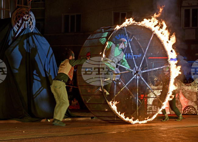 Варна - Междунареден театрален фестивал - цирковата продукция „Пънк шоу пропан“