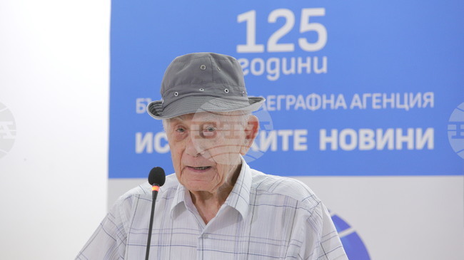 Отиде си поетът Найден Вълчев, автор на текста на песента „Една българска роза" 