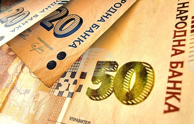 Лихвите по новите кредити и депозити на домакинствата са намалели през февруари, сочат данни на БНБ