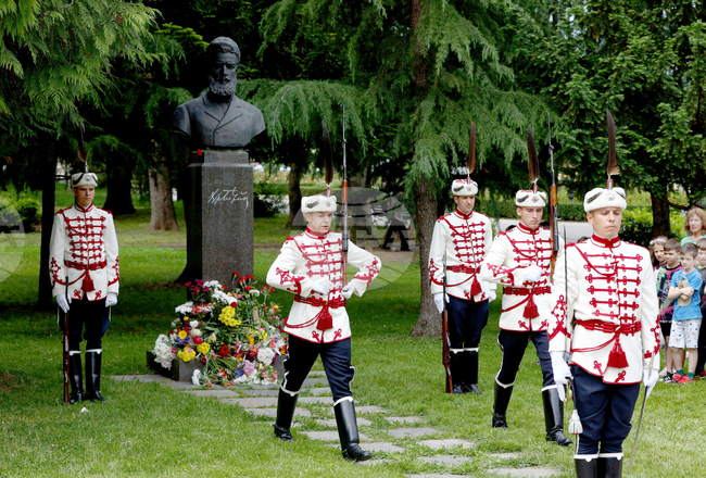 Христо Ботев - бюст-паметник - годишнина