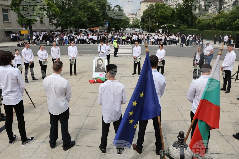 Ден на Ботев - Паметник на Васил Левски - четене на стихотворения