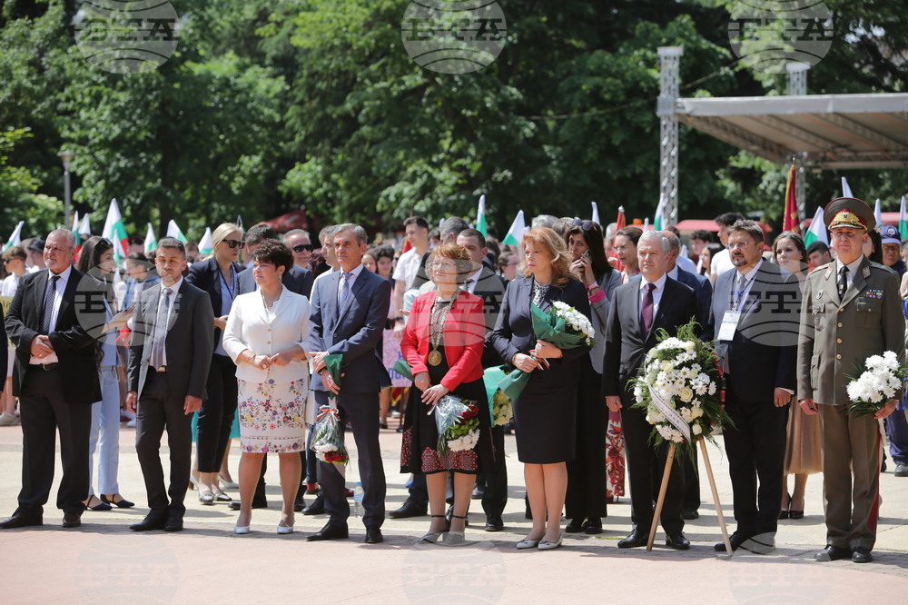 Kazanlak - Flower-laying ceremony on the occasion of the 147-th anniversary from the death of national poet Hristo Botev