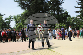 Казанлък - Христо Ботев - паметник - цветя