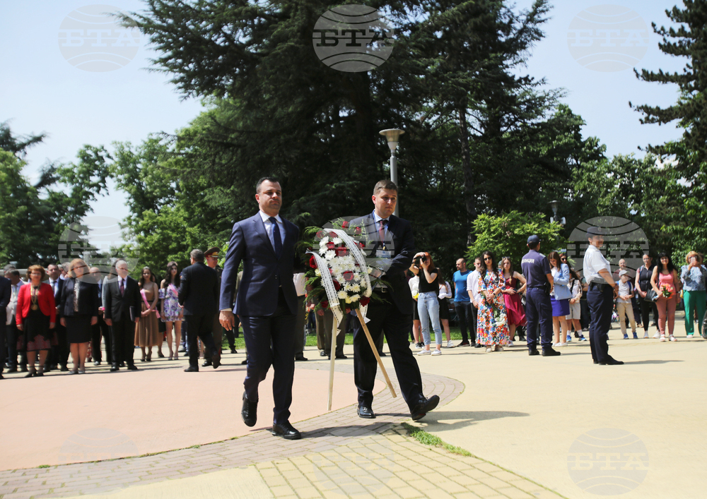Kazanlak - Flower-laying ceremony on the occasion of the 147-th anniversary from the death of national poet Hristo Botev