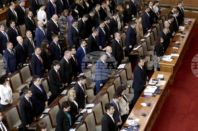 Парламент - Ден на Ботев - сирени - почит
