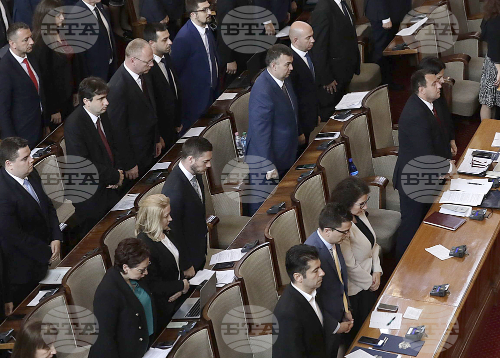 Парламент - Ден на Ботев - сирени - почит