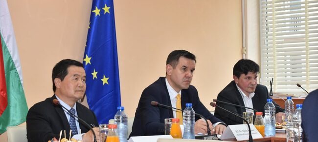 Виждаме значителен интерес от китайски компании, които искат да инвестират в България, съобщи икономическият министър