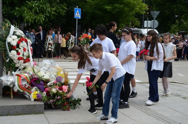 Община Видин: Видинчани се поклониха пред подвига на Ботев и на героите, загинали за свободата на България
