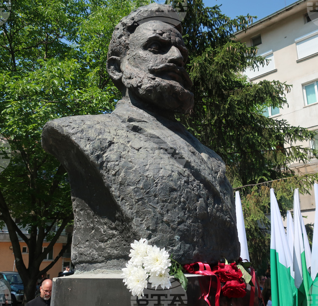 Плевен ще отдаде почит на Христо Ботев и загиналите за свободата на България с паметен ритуал и вой на сирени