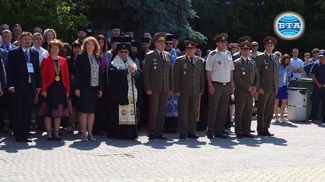 Днес с Казанлък празнуват всички българи, заяви вицепрезидентът Илияна Йотова по време на честването на празника на града