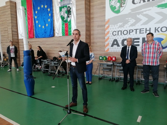Сливен посрещна отбори на девет училища от страната за републиканското по волейбол