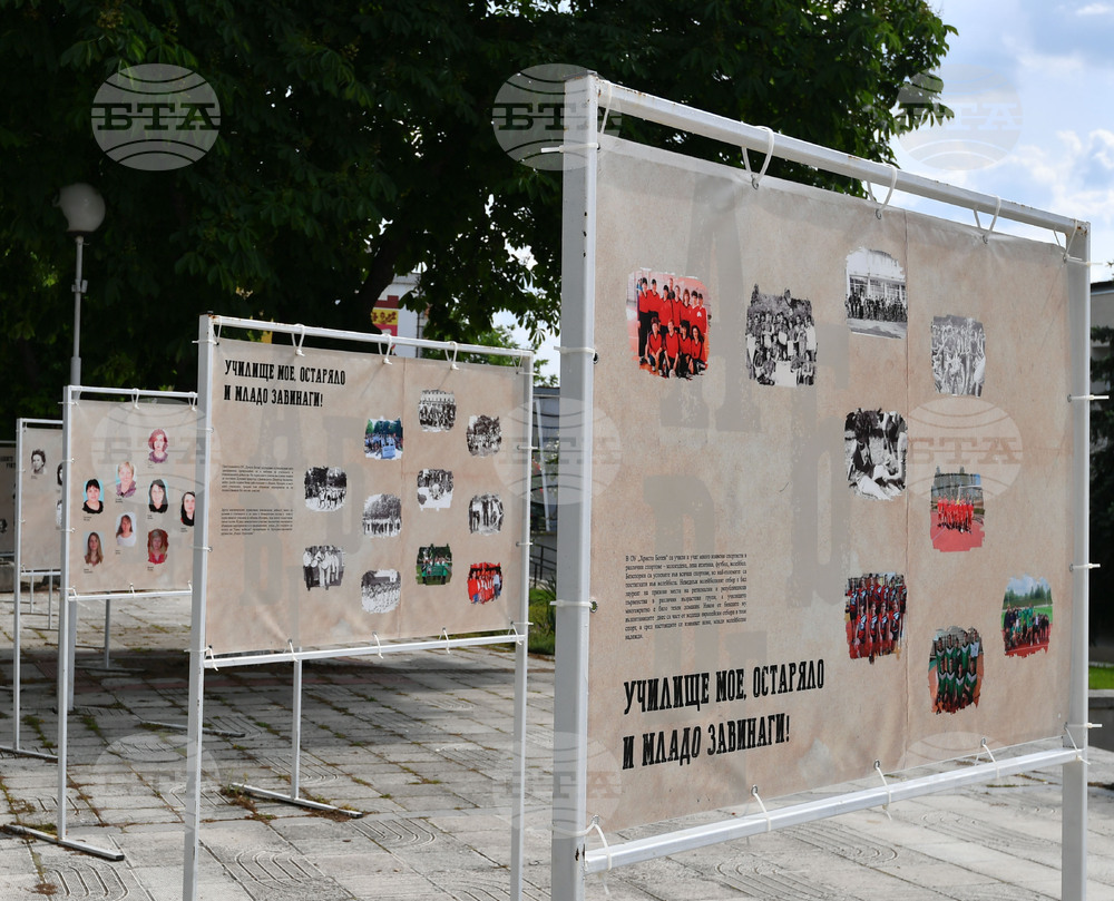 Исперих - училище „Христо Ботев" - годишнина - изложба