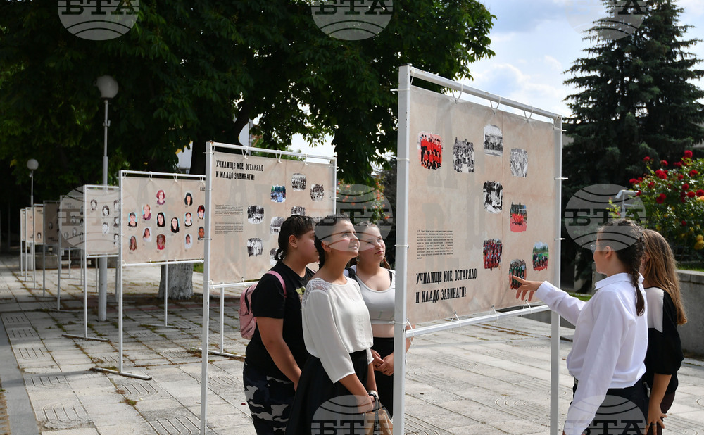 Исперих - училище „Христо Ботев" - годишнина - изложба