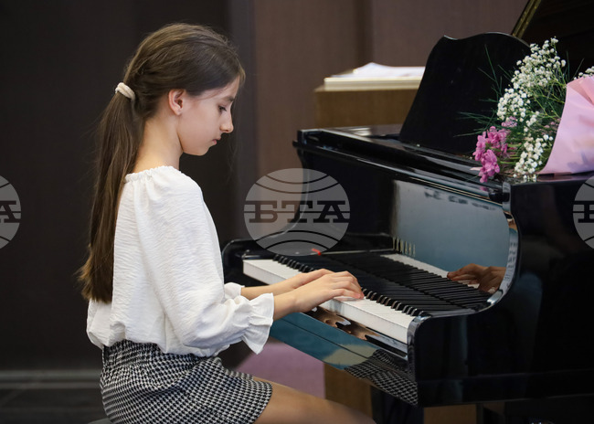 Бургас - „Деца свирят за деца" - концерт