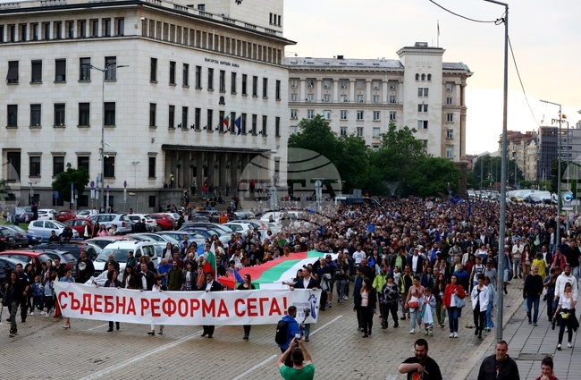 Шествие за парламентарна република в ЕС и НАТО