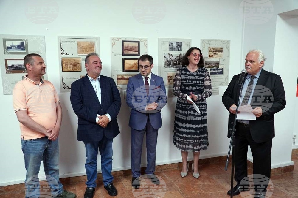 ФЕНА: Съвместната изложба „Исак Самоковлия: Поздрави от Самоков и Чамкория” бе открита в Сараево