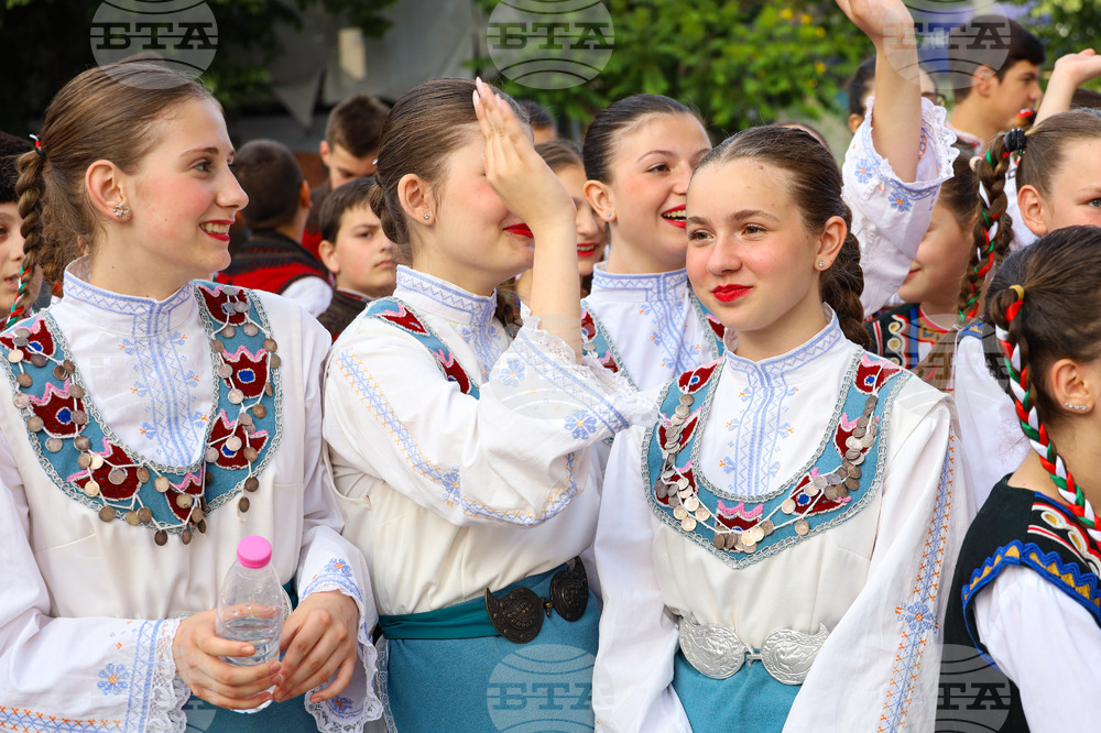 Бургас - Детски фолклорен събор - откриване