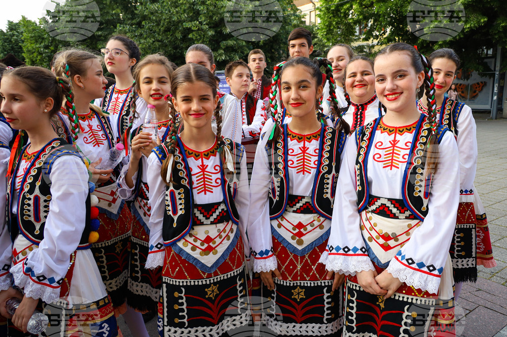 Бургас - Детски фолклорен събор - откриване