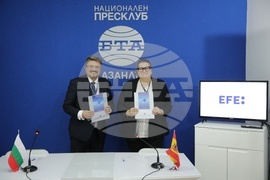 Национален пресклуб на БТА Казанлък - БТА - ЕФЕ - договор за партньорство - подписване