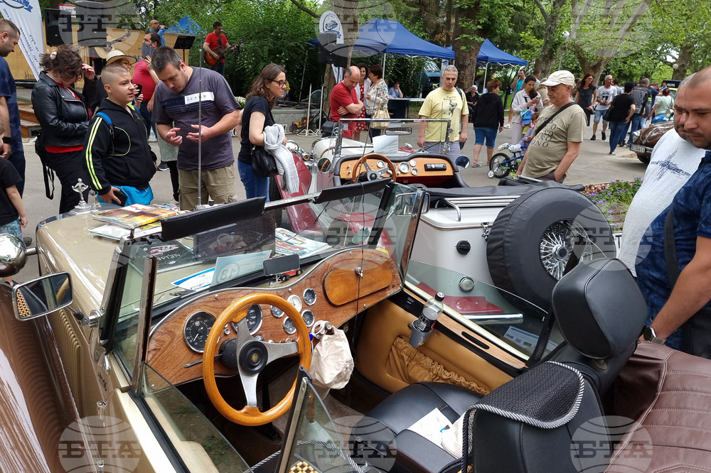 Русе - ретро автомобили - парад