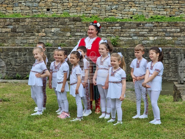  Габрово - Етъра - детски фолклорен фестивал