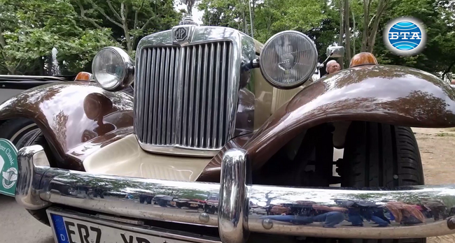 Повече от 200 участници показаха свои ретро автомобили и мотоциклети на парад в Русе