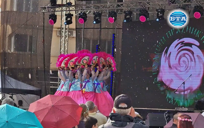 Международен фолклорен фестивал събира в Казанлък състави от различни държави