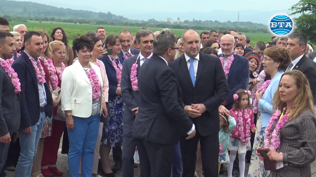 С представяне на ритуала "Розобер" започна последният ден от 120-ите Празници на розата в Казанлък