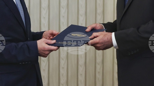 Президентът Румен Радев ще връчи мандат за съставяне на правителство на ГЕРБ-СДС; от формацията заявиха, че ще го върнат