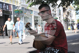 Бургас - уличен музикант