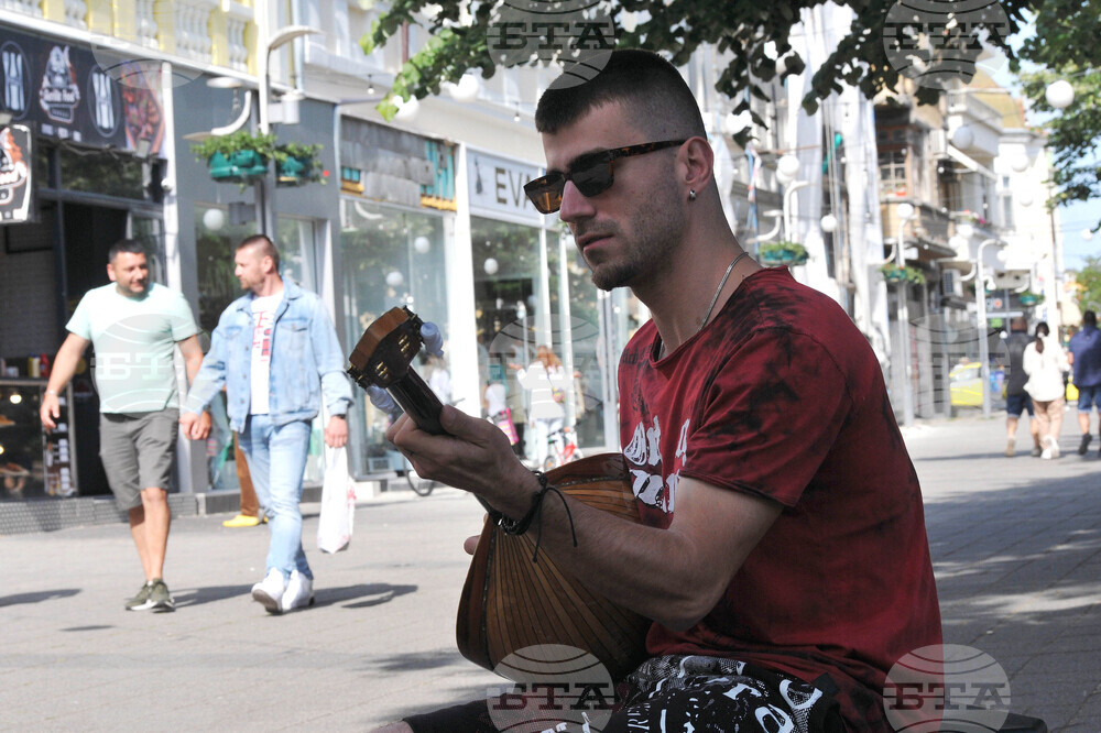 Бургас - уличен музикант