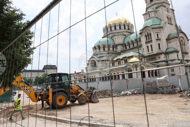Ремонт - площад - Храм-паметник "Св. Александър Невски"