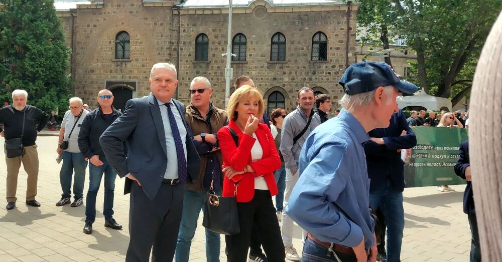 С протест пред президентството „ЛЕВИЦАТА!“ отново настоя за нови избори