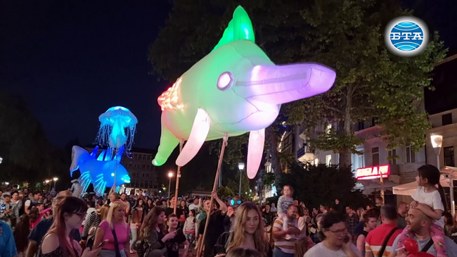 Улични спектакли увлякоха публиката на 31-ия Международен театрален фестивал „Варненско лято“