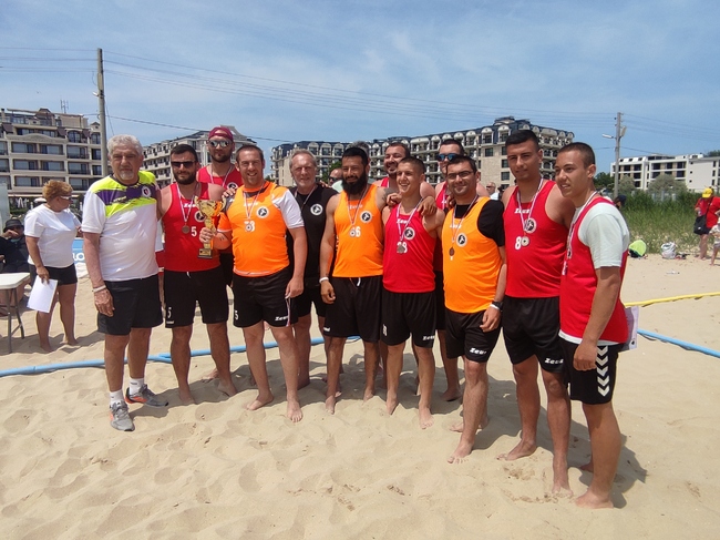 Община Ловеч: „Осъм“ (Ловеч) с бронзовите медали от Държавното първенство по плажен хандбал