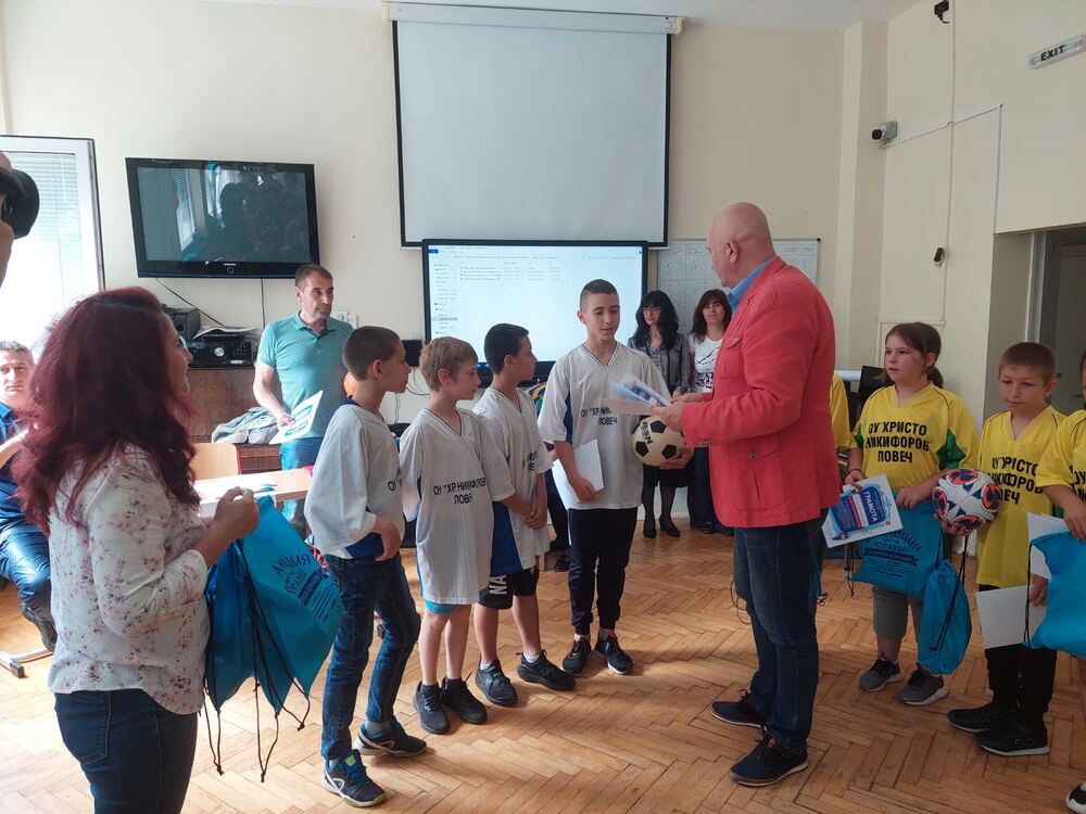 Община Ловеч: Ученици в Ловеч премериха сили в състезание „Ваканция здравей! Да играем безопасно!”